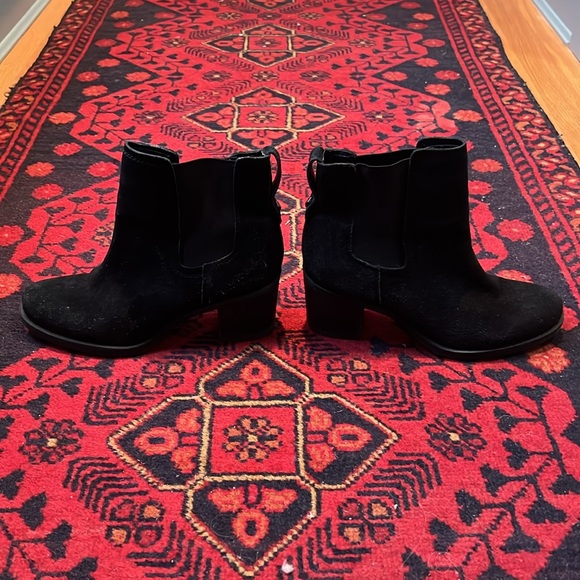 Sam Edelman Black Suede Chelsea Boot - 6.5 - Picture 6 of 11